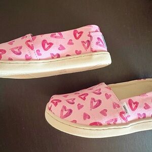 TOMS Girls Canvas Slip-On Shoes Pink Heart Print | Size US 12 | TOMS - B